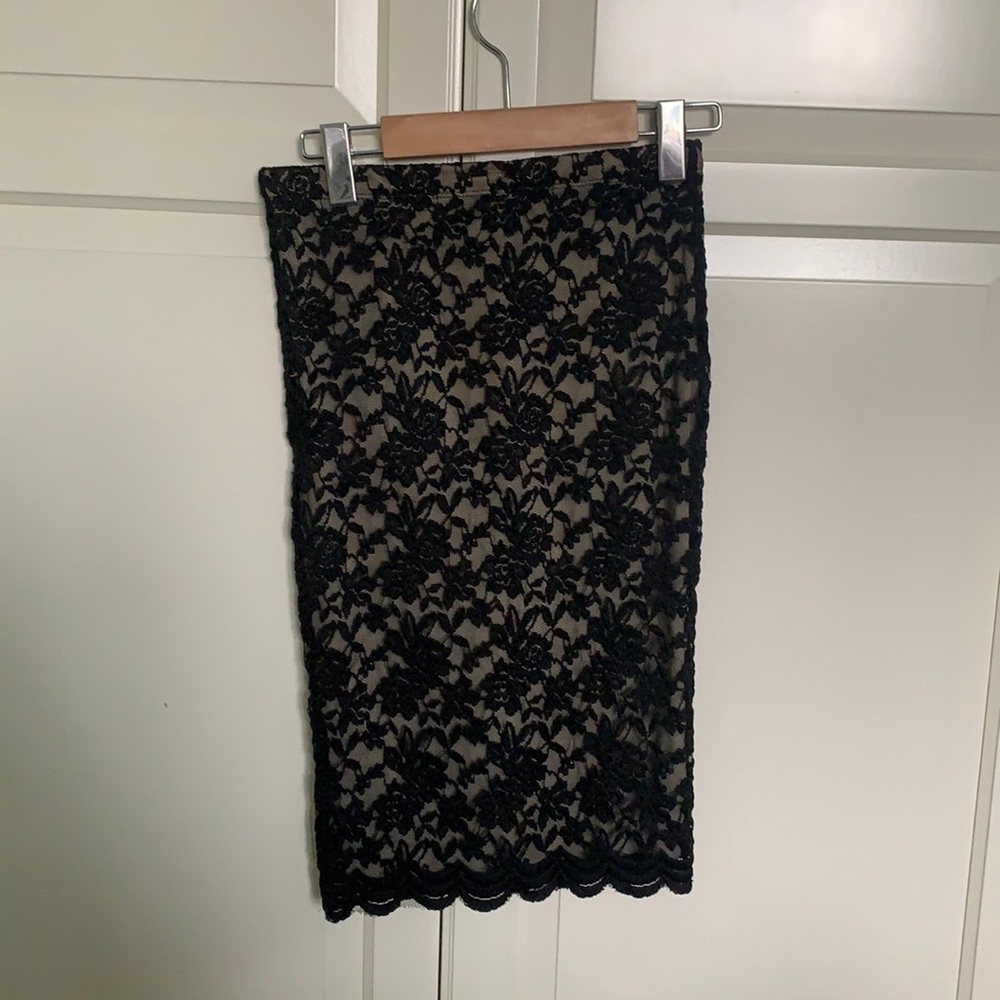 Lace floral pencil skirt